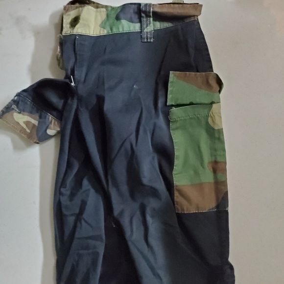 Cargo, Knee length, Camo Pants - Picture 2 of 3
